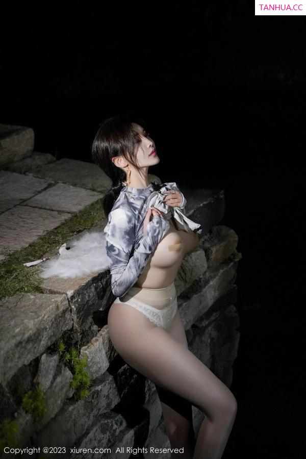 周妍希 奶瓶土肥圆 [XiuRen]高清写真图 2023.11.30 No.7744 Carol周妍希 旗袍美臀第5张图片